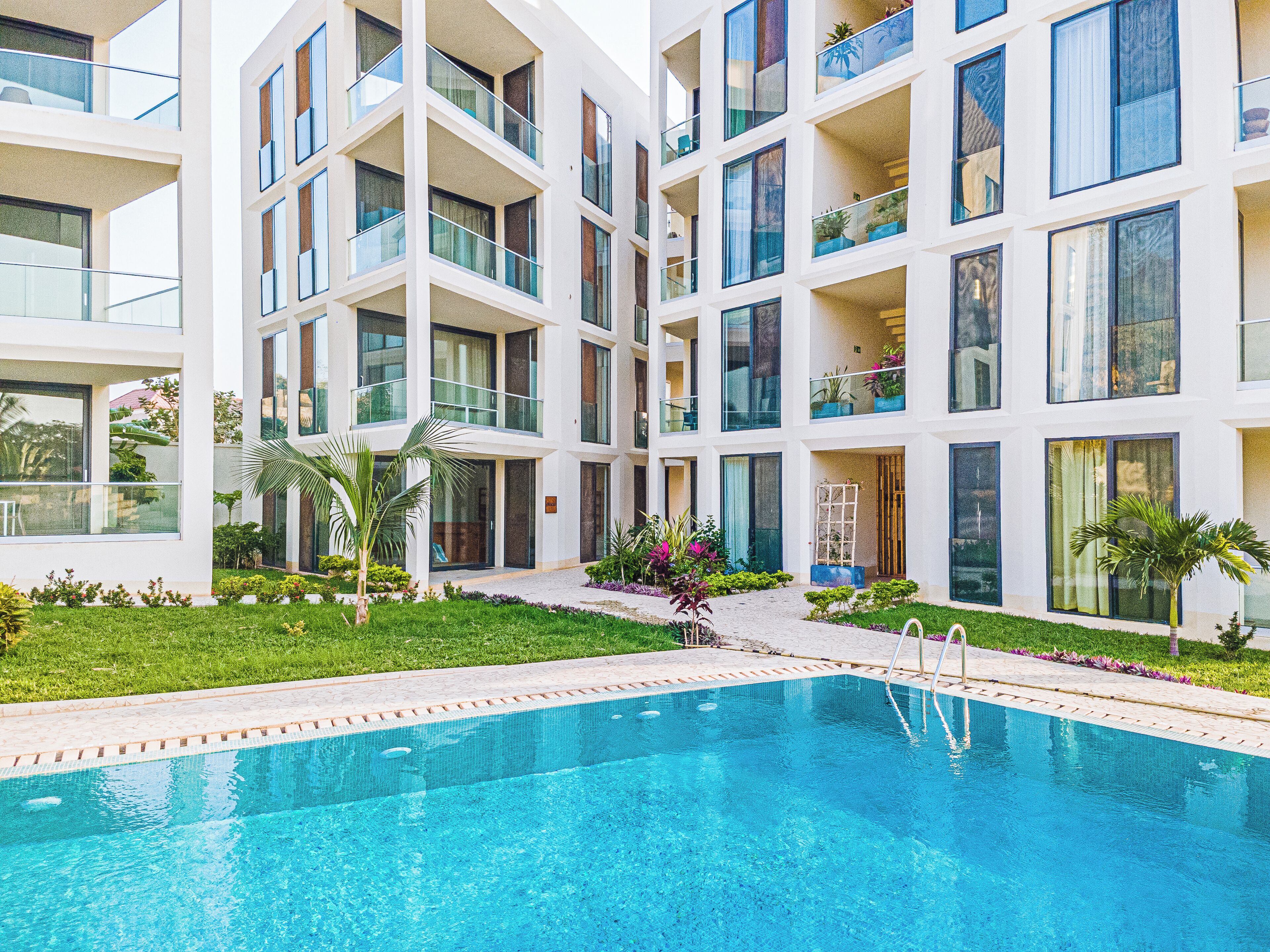 สระว่ายน้ำกลางแจ้ง