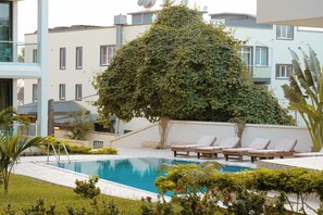 Outdoor pool - Kasumai Beach Apartments (Serrekunda)