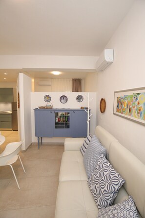 TV - Apartment 'Ralf - Central Location' with Wi-Fi and Air Conditioning (Castelsardo)