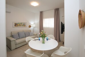 Dining - Apartment 'Ralf - Central Location' with Wi-Fi and Air Conditioning (Castelsardo)