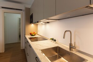 Deluxe Apartment | Private kitchen | Full-sized fridge, microwave, stovetop, dishwasher - notaMI - Nolo Town Luxury Place (Milan)