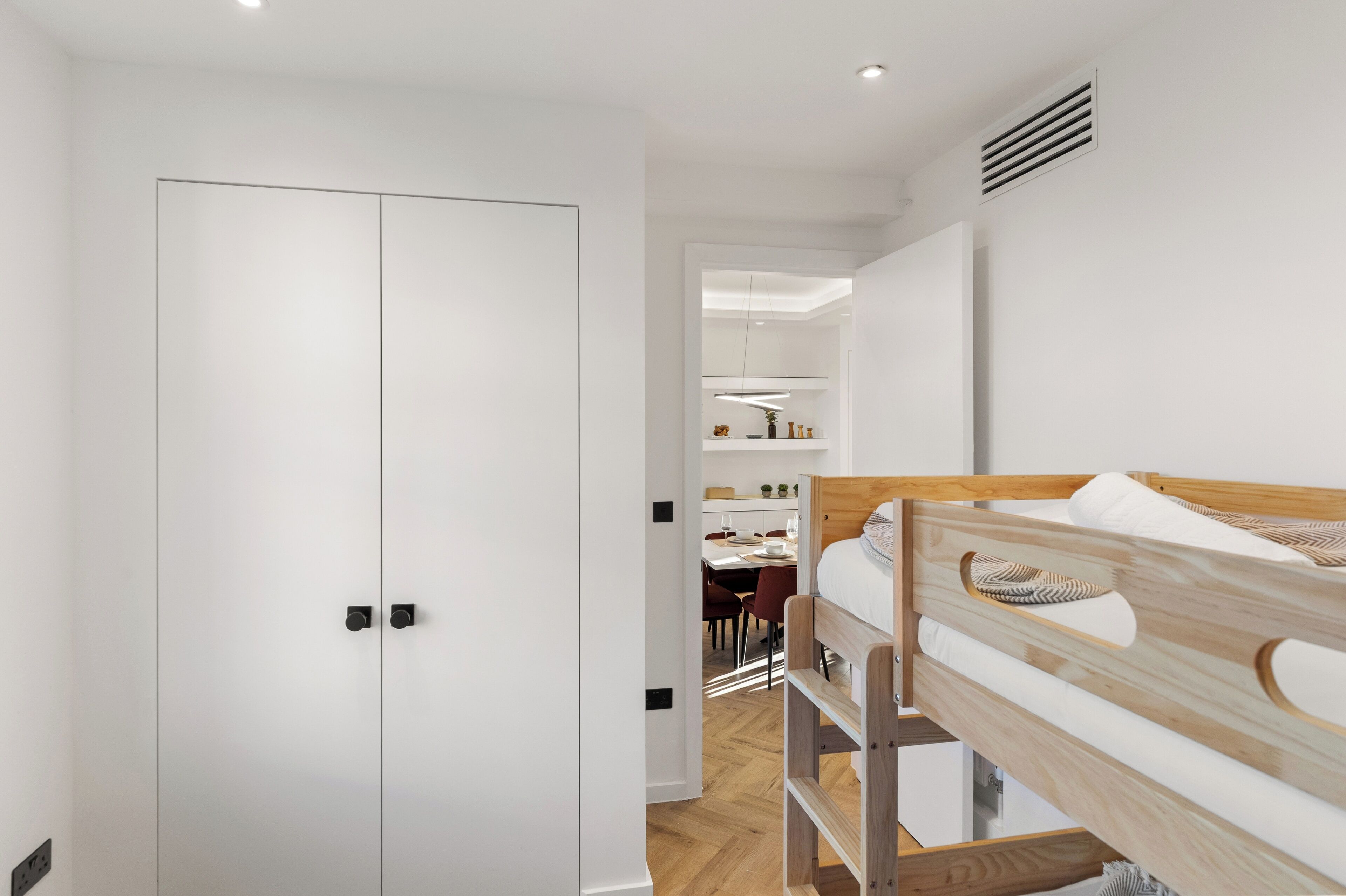 3 bedrooms, free WiFi, bed sheets