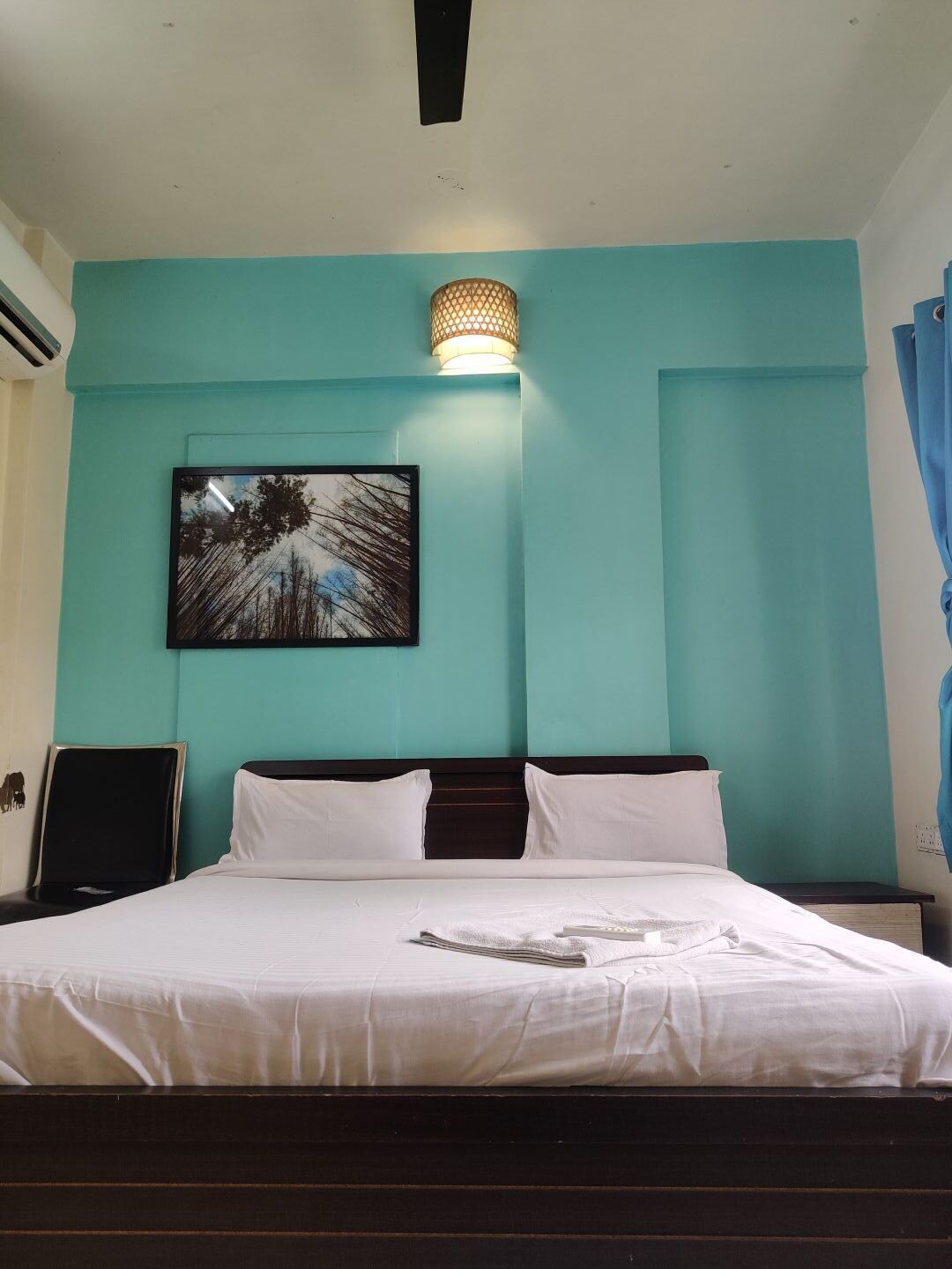 9 عدّة غرف نوم ومكواة/لوح كي وواي فاي وملاءات أسرّة