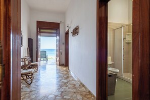Shower, bidet, towels, soap - Villetta Lelia (Torre Suda)