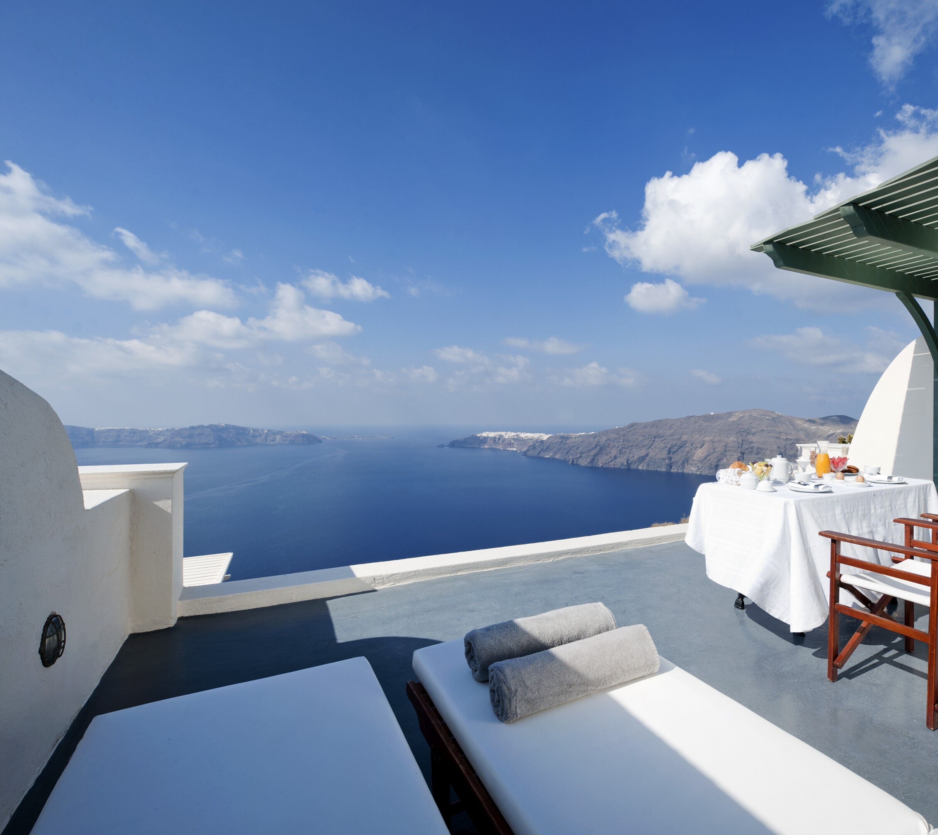 White Suite with Hot Tub and Caldera View | Hiên