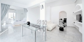 Villa with Hot Tub and Caldera View | Egyptian cotton sheets, premium bedding, in-room safe - Anastasis Apartments and Spa (Santorini)