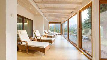 Single Room, Balcony, Hill View | Interior