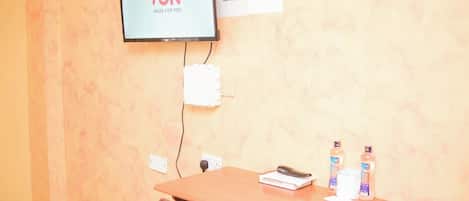 Quarto solteiro luxo | Wi-Fi de cortesia, roupa de cama