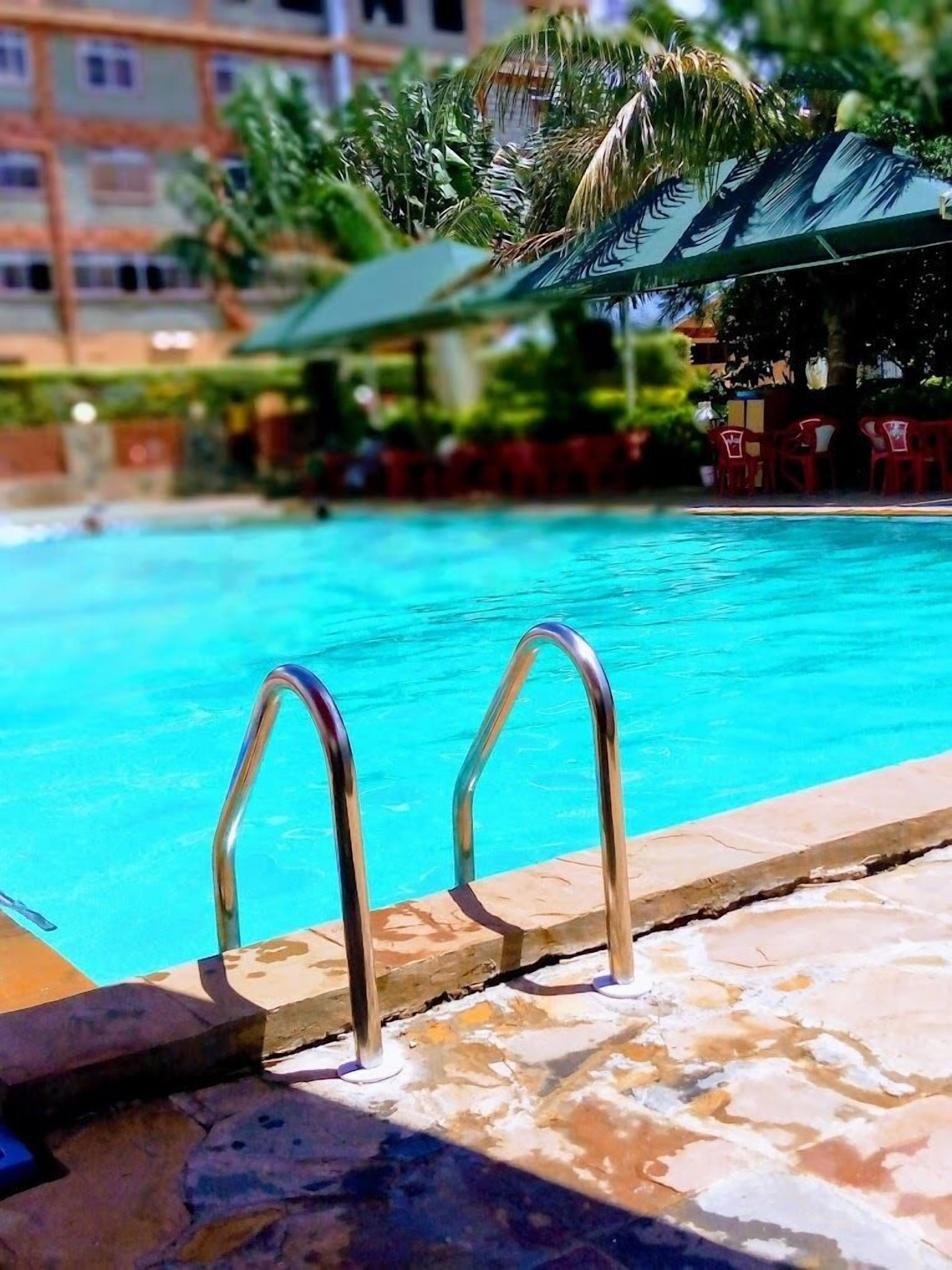 Hồ bơi ngoài trời 