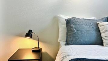 Schreibtisch, kostenloses WLAN, Bettwäsche