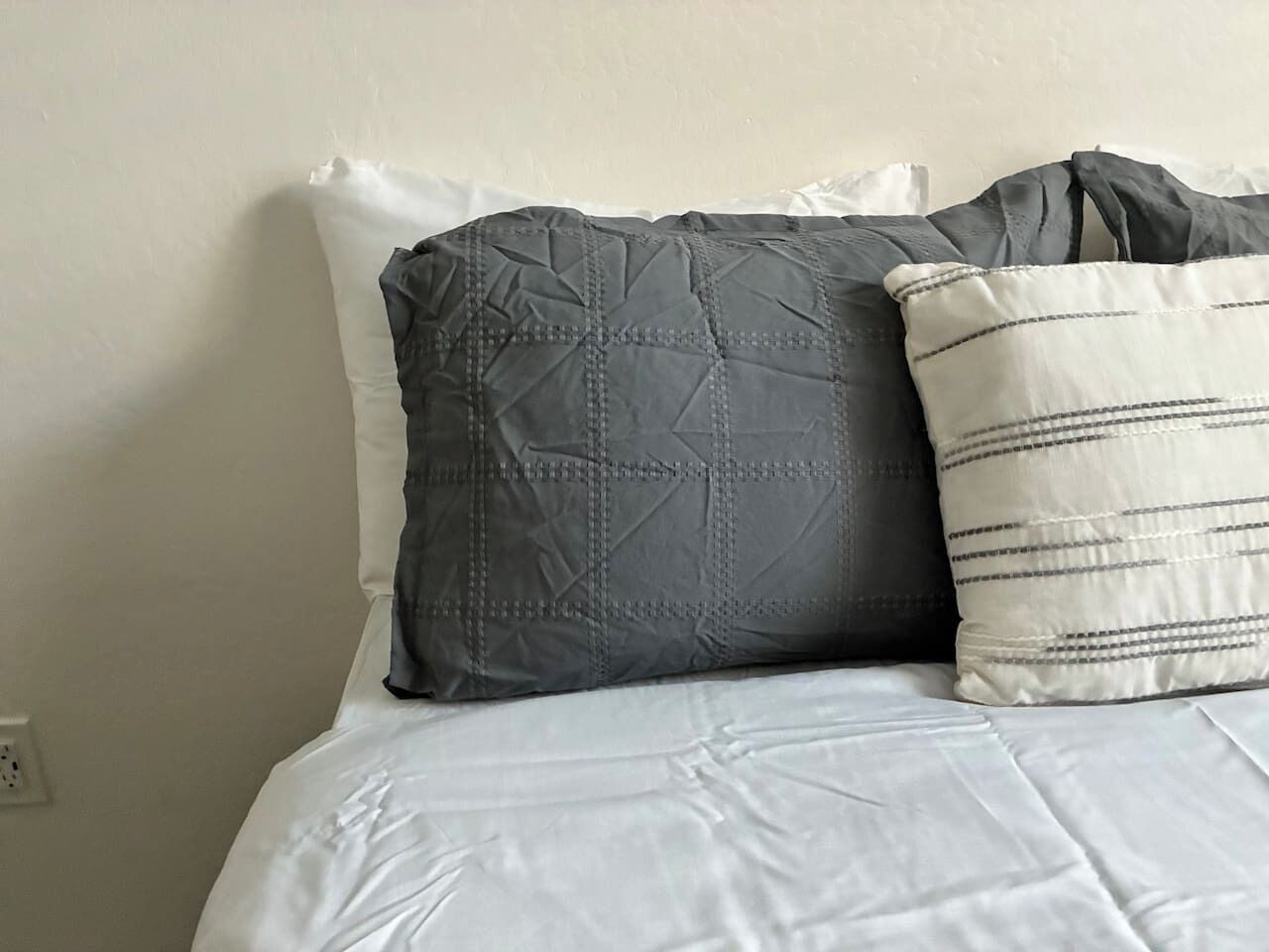 Desk, free WiFi, bed sheets