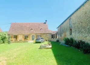 Exterior - Country house with swimming pool (Saint-Médard-d'Excideuil)