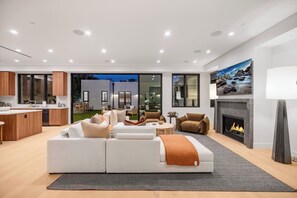 Rumah, Beberapa Tempat Tidur, akses ke kolam renang, pemandangan kolam renang (Colfax Estate) | Interior