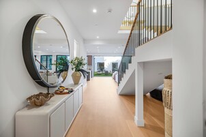 House, Multiple Beds, Pool Access, Pool View (Colfax Estate) | Interior