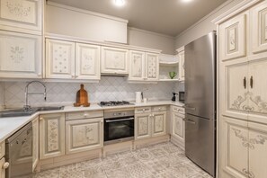 Apartment | Private kitchen | Fridge, microwave, oven, stovetop - Balmes Apartment by Olala Homes  (Barcelona)