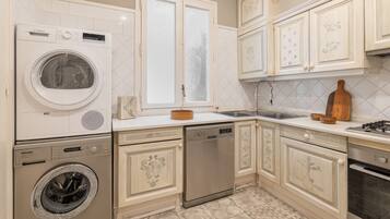 Căn hộ | Bếp riêng | Tủ lạnh, lò vi sóng, lò nướng, bếp nấu