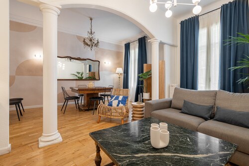 Balmes Apartment by Olala Homes 