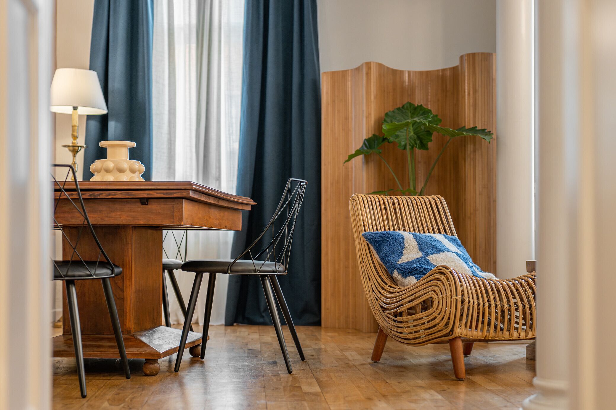 Lägenhet | Vardagsrum | 60-centimeters tv med kabelkanaler