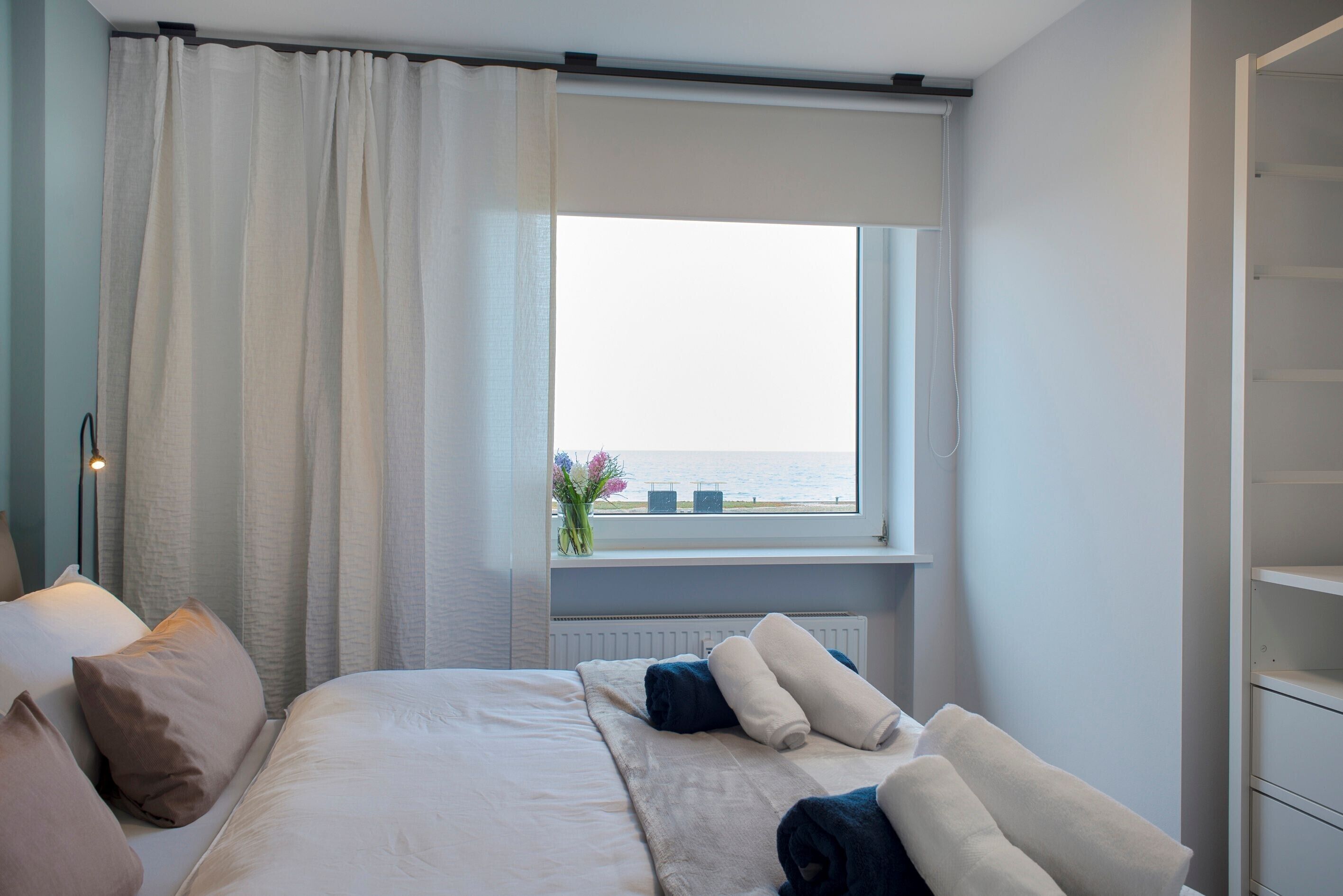 Iron/ironing board, WiFi