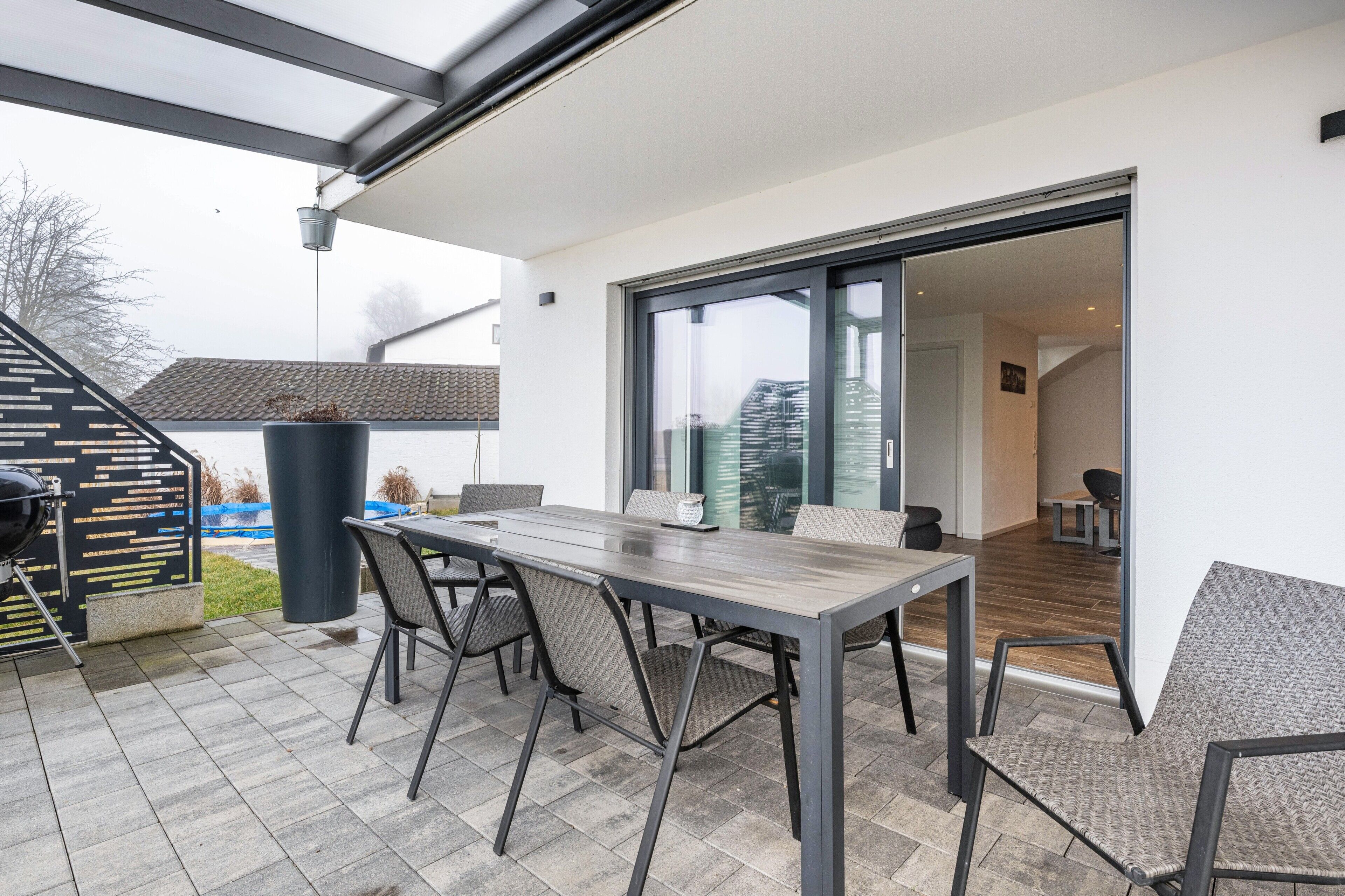 屋外ダイニングエリア