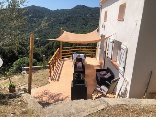 Charming house between sea and mountains
