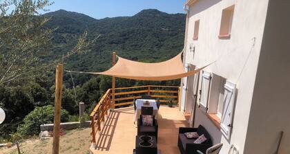 Charming house between sea and mountains