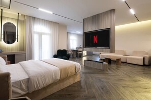 In-room safe, desk, laptop workspace, iron/ironing board - Hayah Inn Cairo - Rehab city (Cairo)