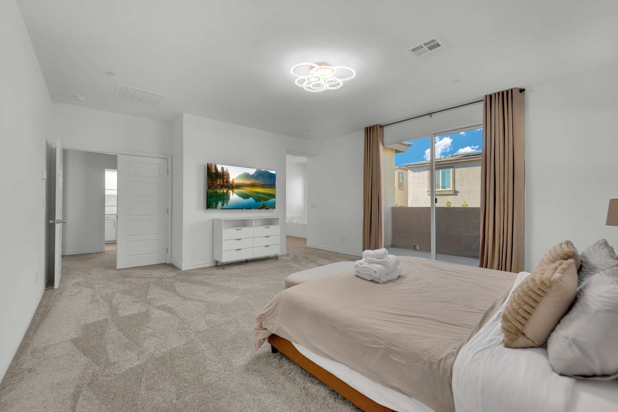 4 soverom, strykejern/-brett, wi-fi og sengetøy