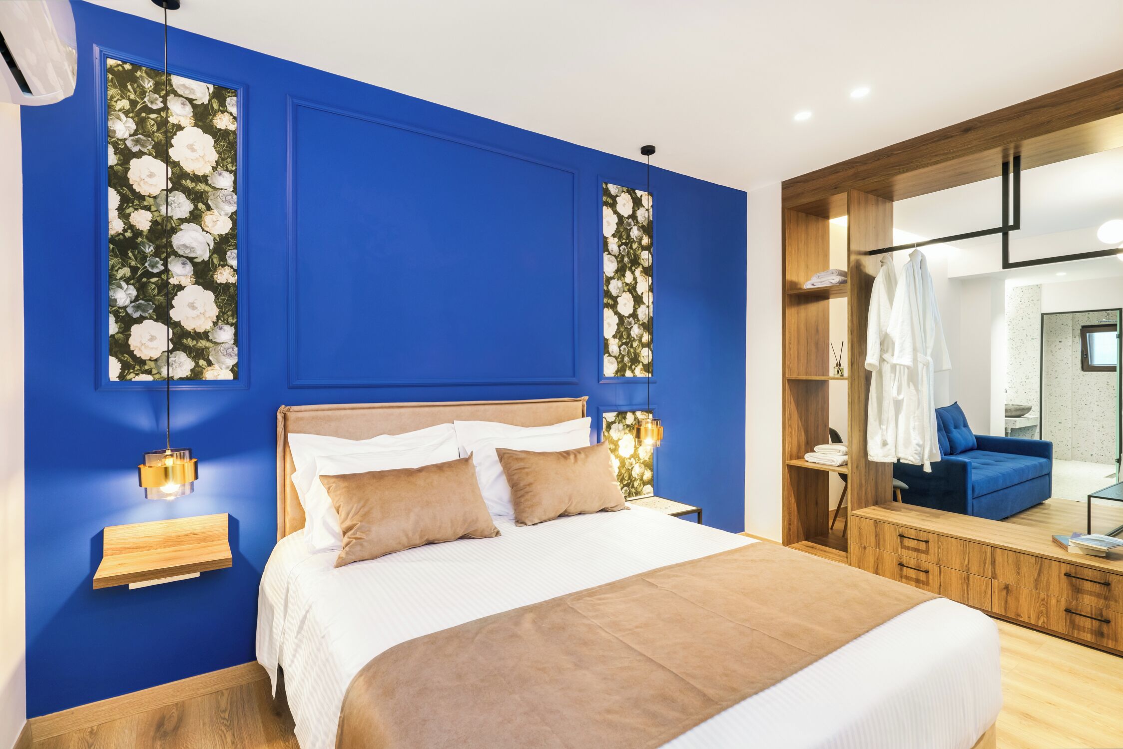 1 bedroom, desk, WiFi, bed sheets