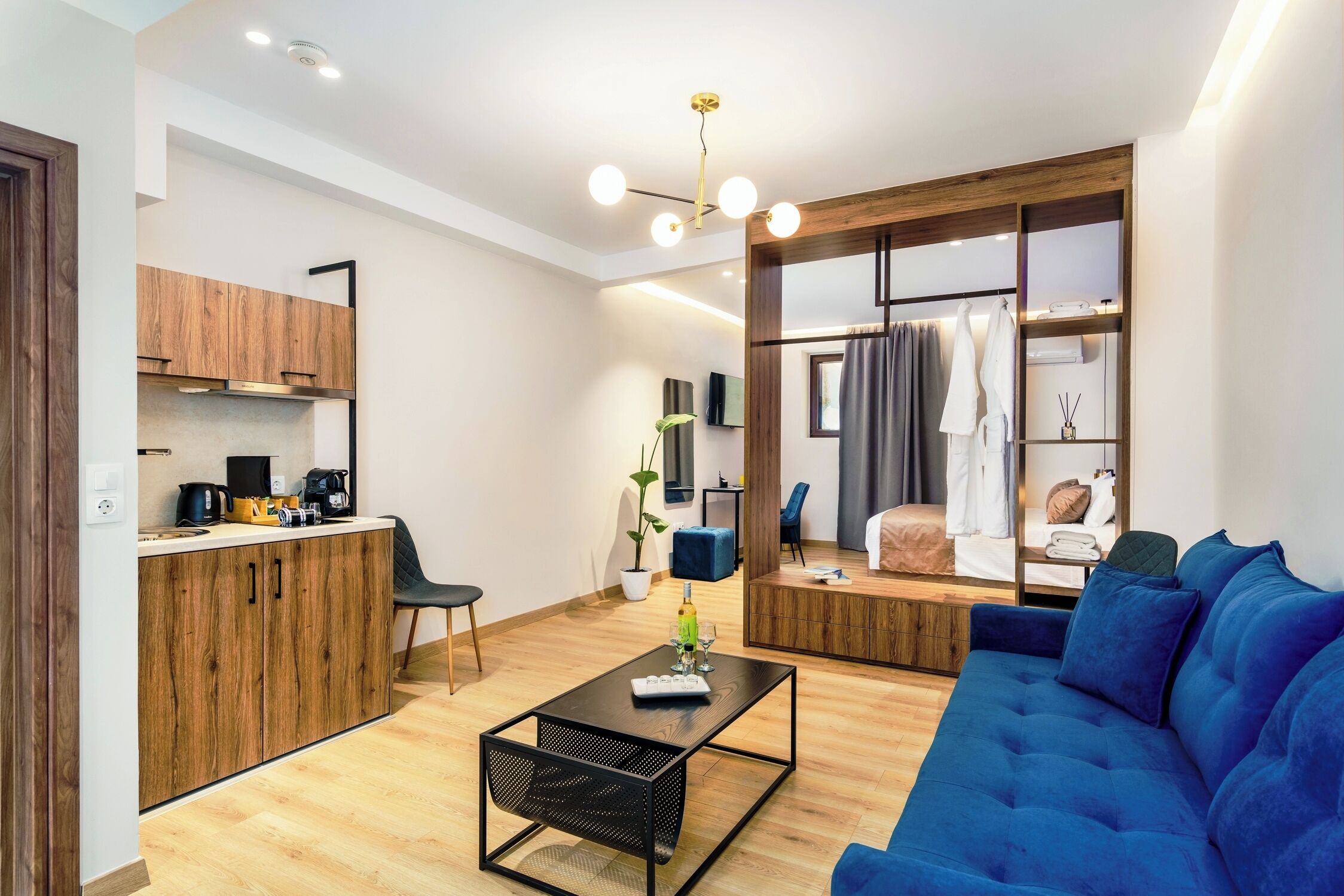 1 bedroom, desk, WiFi, bed sheets