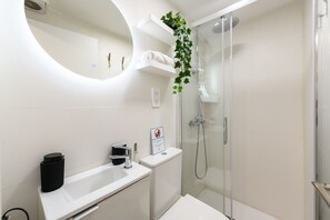 Shower - (PIZ401) Cozy Studio in the Center of Madrid (Madrid)