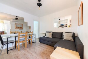 Living area - (POR183D) Spacious 2-bedroom apartment in La Latina (Madrid)