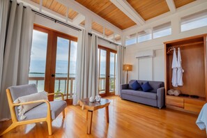 TV - Private Beachfront Villa with Pool & Free Shuttle for Snorkeling Enthusiasts! (San Pedro)