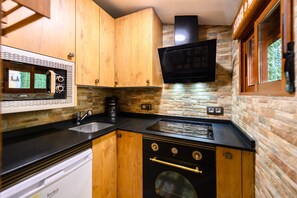 ثلاجة، ميكروويف، فرن، غسالة أطباق