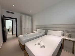 3 slaapkamers, een strijkplank/strijkijzer, reisbedje, gratis wifi