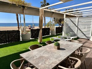 Outdoor dining - Apartment 65B · Oceanfront with Private Terrace (Aguilas)