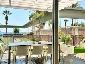 Outdoor dining - Home 65E - Oceanfront with Private Terrace (Aguilas)
