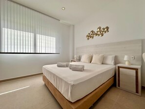 3 habitaciones, tabla de planchar con plancha, wifi y ropa de cama 