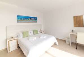 Iron/ironing board, travel crib, WiFi, bed sheets - 65CD - Beachfront Home with Private Terrace (Aguilas)