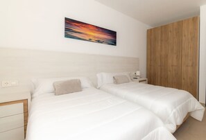 Bügeleisen/Bügelbrett, Reisekinderbett, WLAN, Bettwäsche