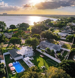 Exterior - Palm Oasis | Salt Pool I Movies I Firepit I Golf (West Palm Beach)