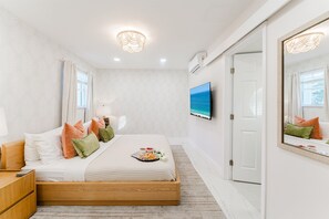 3 bedrooms, desk, iron/ironing board, free WiFi - Palm Oasis | Salt Pool I Movies I Firepit I Golf (West Palm Beach)