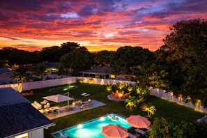A heated pool - Palm Oasis | Salt Pool I Movies I Firepit I Golf (West Palm Beach)