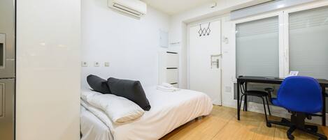 Iron/ironing board, free WiFi