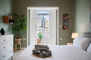 Iron/ironing board, free WiFi, bed sheets - Sumptuous townhouse, sea view roof terrace GOSTJ-2 (St Julian's)