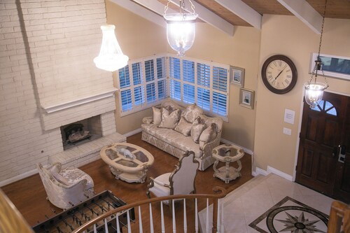 Luxury Vacation Home 5Bedroom with Private Pool, 15 Min to Huntington Beach Pier