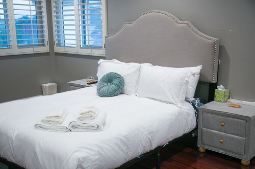 Luxury Vacation Home 5Bedroom with Private Pool, 15 Min to Huntington Beach Pier