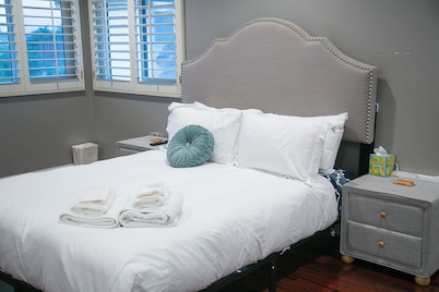 Luxury Vacation Home 5Bedroom with Private Pool, 15 Min to Huntington Beach Pier