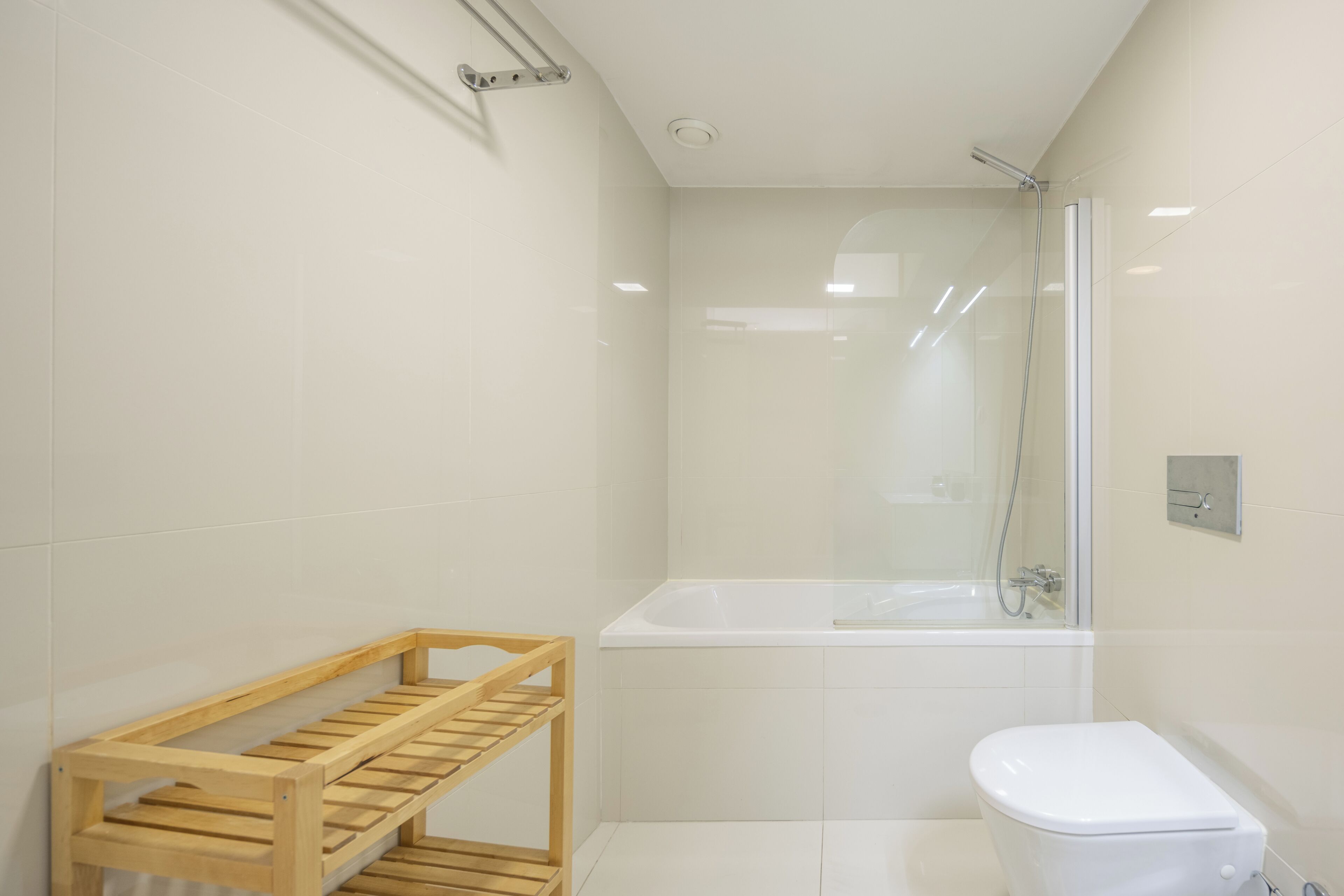 Studio | Badezimmer | Haartrockner, Handtücher, Seife, Shampoo