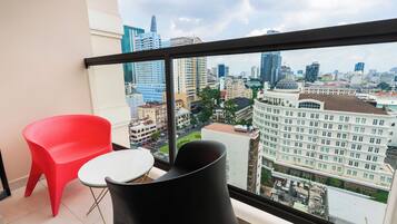 Deluxe-huoneisto, 2 makuuhuonetta, parveke, kaupunkinäköala | Näkymä kaupungille